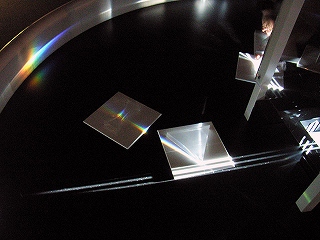 太陽光を使って実験ができる光のテーブル
