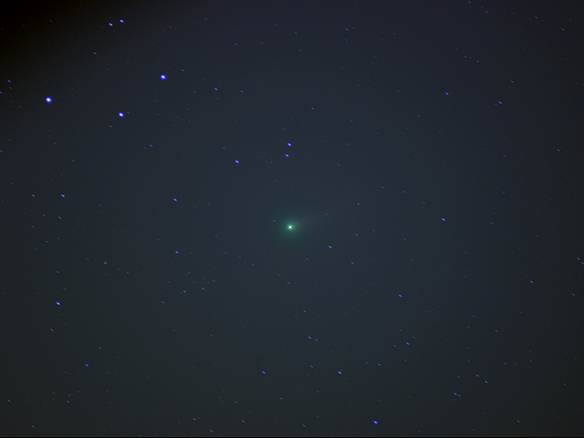 400mmレンズで撮影した2013年11月16日のラブジョイ彗星