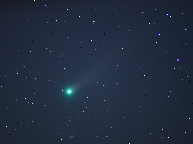 400mmレンズで撮影した2013年11月23日のラブジョイ彗星