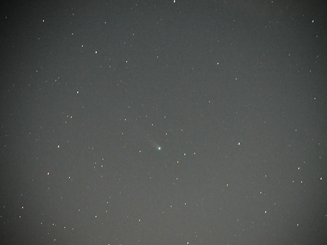 望遠ズームレンズで撮影した2013年12月9日のラブジョイ彗星