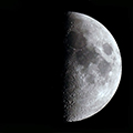 月齢7の月の写真
