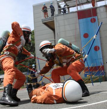 引揚救助訓練を行っている様子
