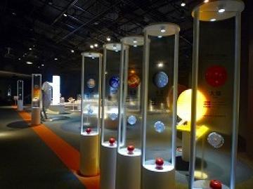 『1000億分の1の太陽系』の展示