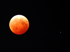 月食中の月と天王星