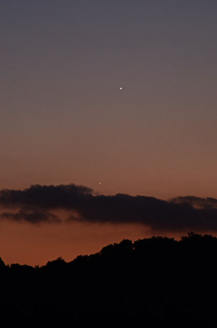 夕方の西の空に見える水星と金星