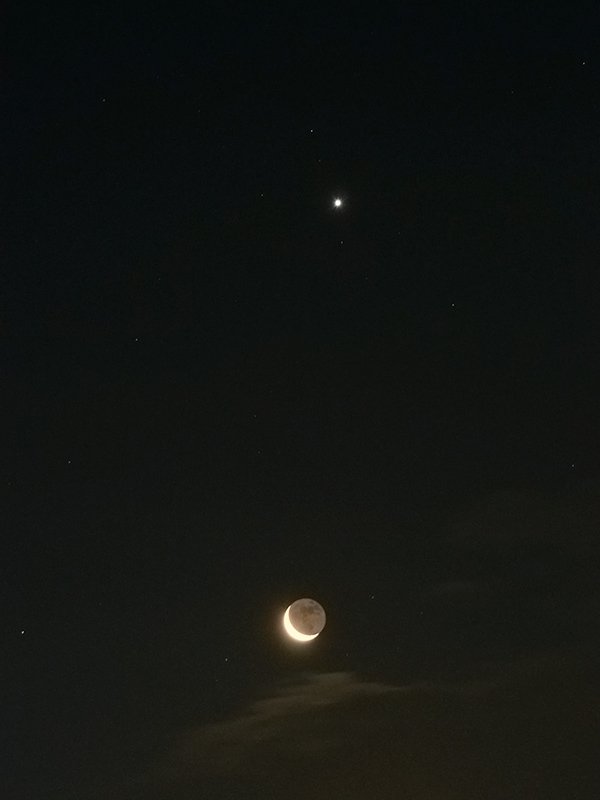 明けの明星と月