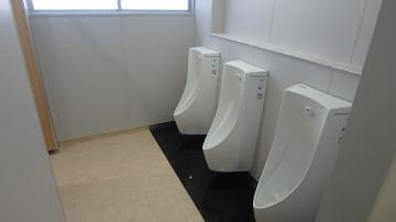 城乾小屋内運動場トイレ（改修後）