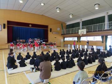谷内小学校演奏会の写真2