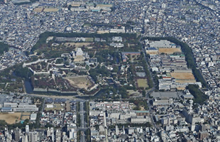 上から見た姫路城の写真
