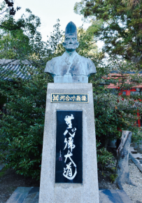 河合寸翁の銅像