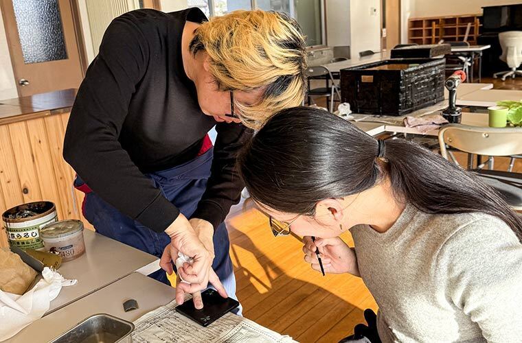 金継ぎ教室の様子