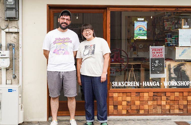 お店の前での写真
