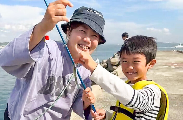 釣りを楽しむ中村さんのようす