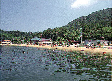 男鹿島の海水浴場の風景