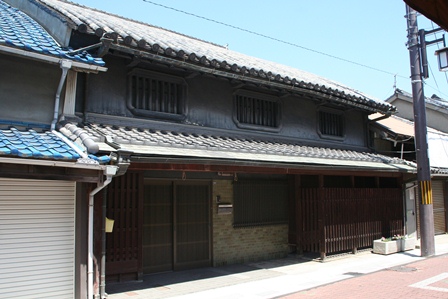 魚橋家住宅主屋外観の写真