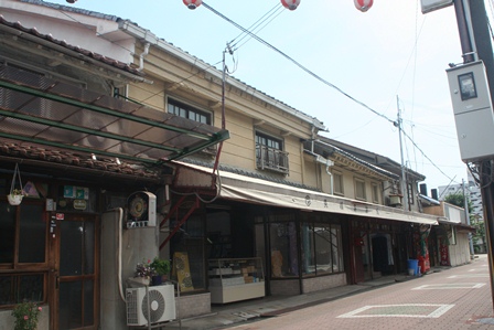 魚橋呉服店店舗兼主屋外観の写真