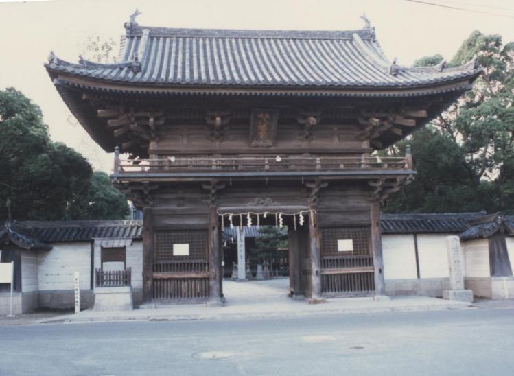 魚吹八幡神社楼門外観