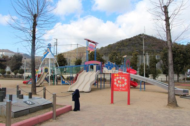 花北広場公園の複合遊具