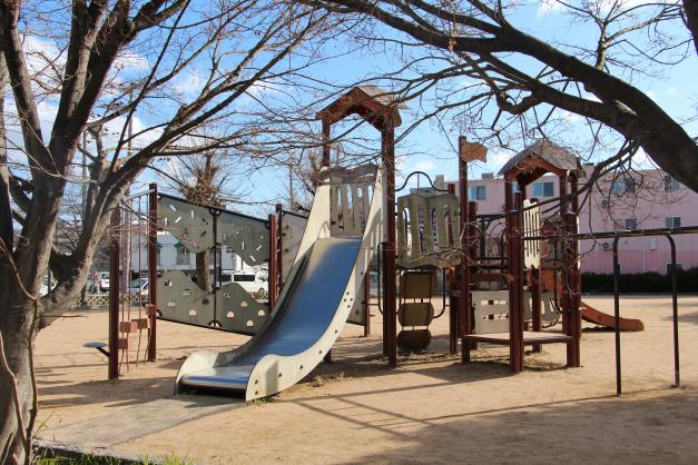 北五軒邸公園の複合遊具