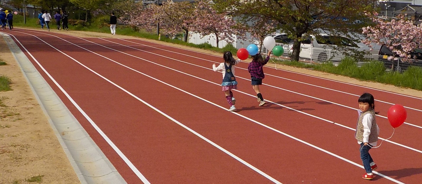 スポーツを楽しむ公園の写真