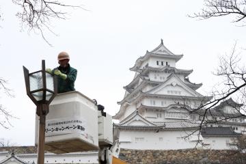 (株)きんでんによる外灯清掃