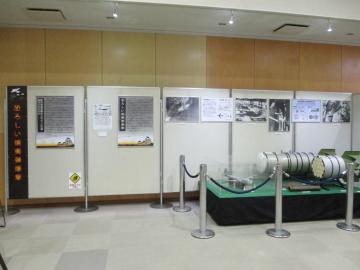 展示の様子（製作所空爆後の様子）