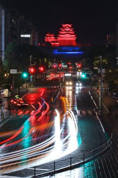 姫路城特別カラーライトアップ画像