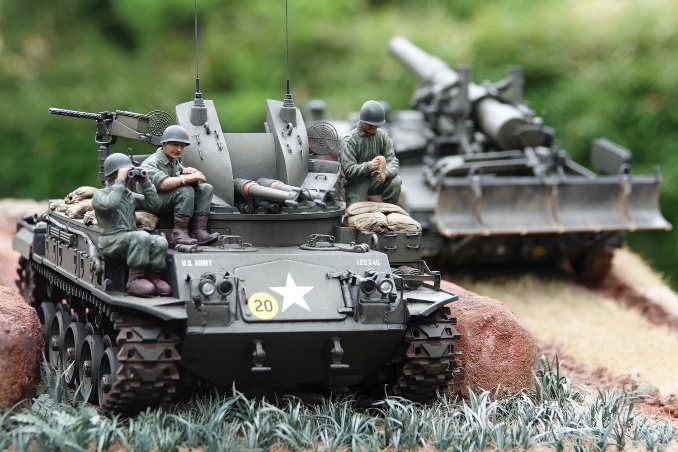 プラモデルの箱絵をジオラマで再現した作品