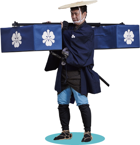 両掛挟箱の衣装を着用した人