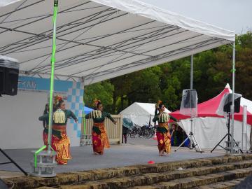 ステージパフォーマンスの様子