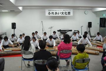 花田中学校筝曲部の演奏の様子