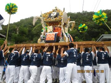 秋祭り　屋台練りの様子