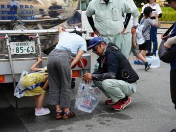 応急給水体験の様子