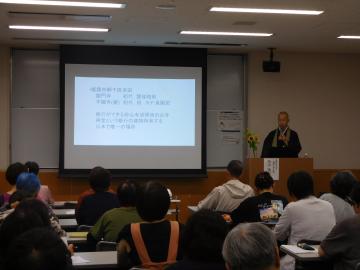 参加者がセミナー室で講座を受講している様子