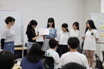 中間発表会の様子