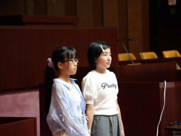 発表後にフィードバックを聞くこどもの様子