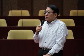 市長が講評を行う様子