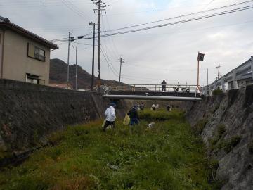 神谷川清掃活動風景その2