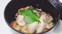 牡蠣の炊き込みご飯の写真
