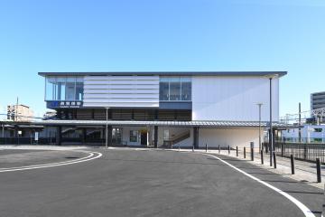 自由通路と北改札口の北側から写真