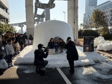 かまくら写真撮影の様子