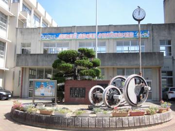 姫路市立東中学校ロータリーの写真