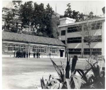 開校当時の坊勢中学校の写真2