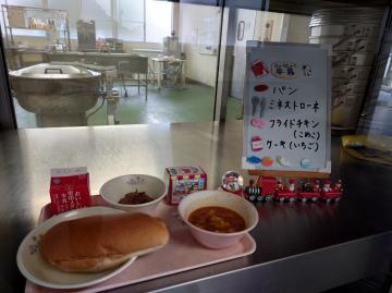 給食室の給食サンプルの写真