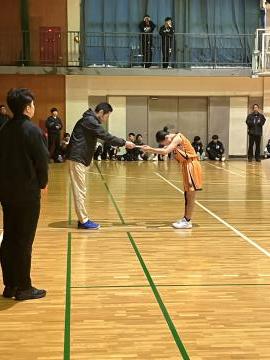 優秀選手賞をもらっている様子