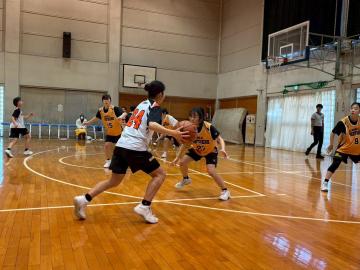 対格差があってもひるまず守っている様子