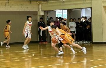 鋭いドライブをしている様子