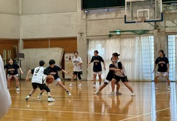 簡単には攻めることができない様子