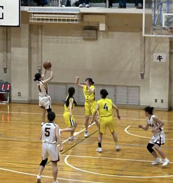 チャンスを作りシュートしている様子