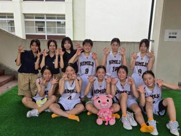 3位で集合している様子